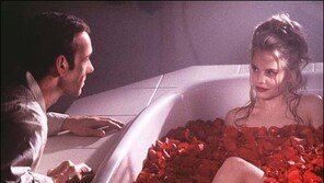 미녀 배우 미나 수바리, 결혼 18개월만에 파경