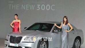 8단 자동변속… 크라이슬러 ‘2012 더 뉴 300C’