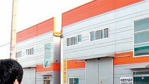 새해 첫날 출근하니 사장이 돈 될만한 물건 모조리 챙겨…