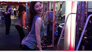 강민경, 헬스장서 삼두근 공개 “보이십니까? 제 삼두”