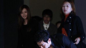 [포토] 박용우 ‘아라 가는 길에 계단이…’