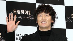 [포토] 김정태 ‘이사장이 좀 바뀌었죠?’