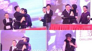 日배우 아오이소라 기습 포옹 당해… “왜 저래?”