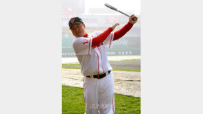 조인성 “이만수 감독님께 100타점으로 보답”