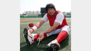 최희섭 백기투항…연봉 백지위임