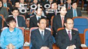 朴 “사람은 줏대 있어야… 원하면 당명 개정, 재창당은 불가”