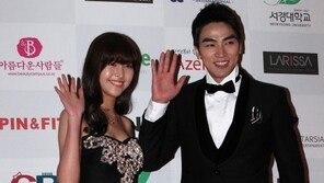 [포토] 모델 김건희-김재범, 다정하게 손짓 인사