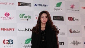 [포토] 김라나, 걸그룹 아닌 모델로… ‘차도녀룩’ 완벽소화