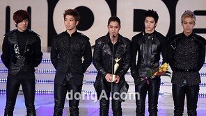 [포토] ‘시크돌’ 엠블랙, 모델포스… 인기가수상 수상