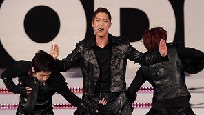 [포토] 엠블랙, 女心 사로잡는 화려한 무대