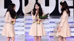 [포토] 아이유, 신데렐라룩? 구두부터 남달라~