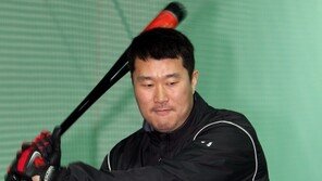 김기태 감독 “두 살 아래 최동수, 선수로 뛰어줘서 고마워”