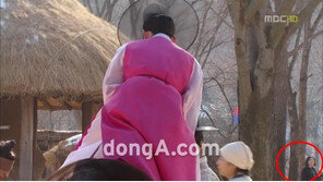 ‘해품달’ 커피녀 포착… “드라마에 집중하느라 몰랐네”