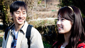 이제훈, 수지 바라보는 눈빛 ‘훈내가 솔솔’