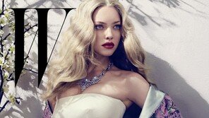 아만다 사이프리드, 햇살 보다 눈부신 ‘여신 몸매’