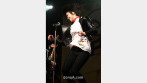 [포토] 김옥빈 ‘rock’n’roll baby~’