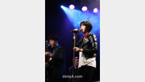 [포토] 김옥빈, 여배우 포스? NO!…‘록커 빙의’