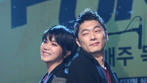 [포토] 김옥빈, 남친있으매 무대는 외롭지 않아