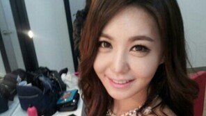 강예빈, 섹시한 셀카 공개! 타이트한 원피스 보다 몸매에 눈길