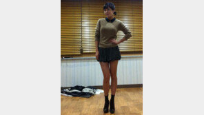 김정은, 여전한 늘씬 각선미 ‘시원하네’