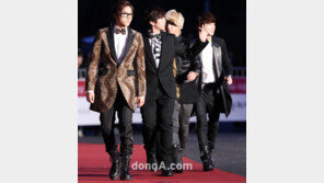 [포토] ‘서울가요대상’  B1A4, ‘호피무늬’ 정장 눈길 ‘엣지있어’