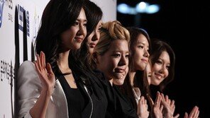 [포토] ‘서울가요대상’ 소녀시대, 가볍게 손짓으로…인사도 여신급