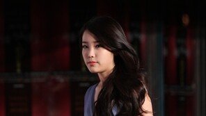 [포토] ‘서울가요대상’ 아이유, 칼바람 때문에 ‘표정 얼음!’