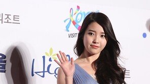 [포토] ‘서울가요대상’ 아이유, 청순하게 손짓인사
