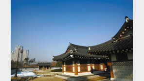 부모님 모시고 따끈한 온천욕…아이 손잡고 역사체험 나들이