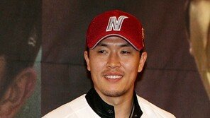 [포토] 김병현, 넥센 유니폼 입고 ‘활짝’