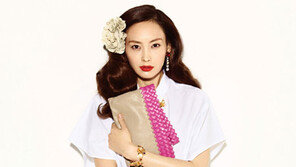 이나영 ‘붉은 립스틱’의 유혹…‘여인의 향기’ 물씬