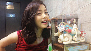 김태희 레드드레스 입고 새해 인사… 男네티즌들 쓰러진다!