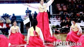 [포토] 고운 한복 자태 뽐낸 치어리더 ‘얼씨구’