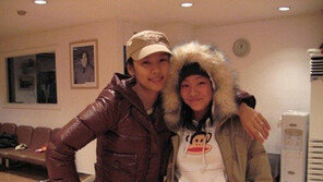 씨엘, 과거 이효리와 다정사진 ‘선배라 경직됐나?’