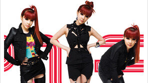 [우먼 동아일보 스타 헤어] 트렌드 컬러 따라잡기 - 박봄의 톡톡튀는 ‘다크 레드’