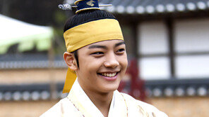 여진구, 전교부회장 선출…학교서도 인기남