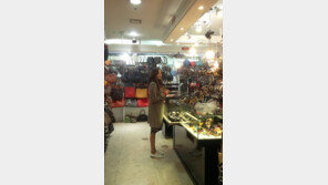 김효진 동대문 쇼핑 ‘포착’, 깡마른 각선미