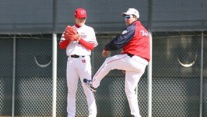 투수 개인지도…아낌없이 주는 선동열