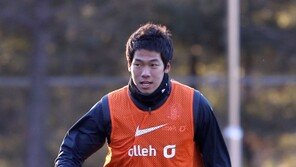 올림픽대표팀 주전GK 전쟁, 이범영의 손 vs 김승규의 발