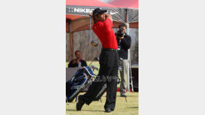 우즈, 첫 경기부터 만만찮네!