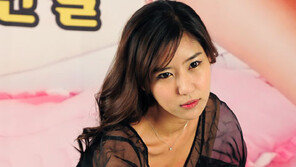 김한별, 살짝만 숙여도 ‘숨막히는 가슴라인’