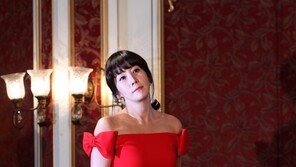 [포토] 무표정으로 계단오르는 김정은, ‘인형같네’