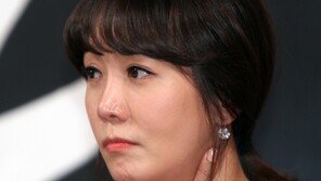 [포토] 김정은, 갸름한 턱선 ‘V라인’