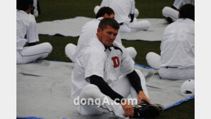 [포토] 두산 프록터 ‘한국 무대에서의 첫 훈련’