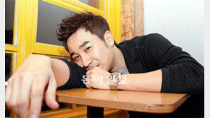 [Culture]영화‘네버엔딩 스토리’ 주역 엄태웅 “정려원과 결혼? 재밌자고 한 얘기인데…”