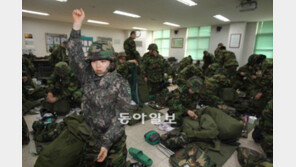 여대생 ROTC 후보생 “선배님, 질문 있습니다”