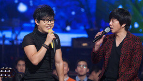 ‘최강동안’ 이승환 “아이유 아빠보다 4살 많아”