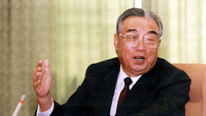 “北, 김일성역 배우 성형수술 시켜… 1990년 핵개발 완성단계”