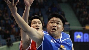 [포토]강동희 ‘어딜 뺏으려고!’