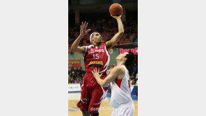 [포토]문태영 ‘슛은 양보 못하지!’